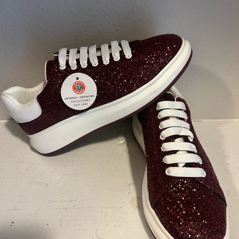 NEW Blondo Waterproof Glitter Sneakers – Burgundy Sparkle, Women’s Size (11)